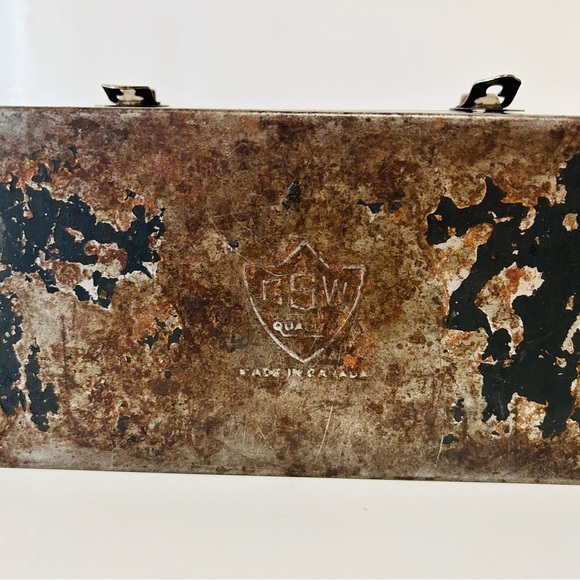 Vintage Industrial rusted lunch box, Miners Lunch Box, Industrial decor - Picture 8 of 12